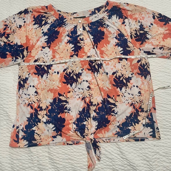 Beautiful blouse - Picture 2 of 6